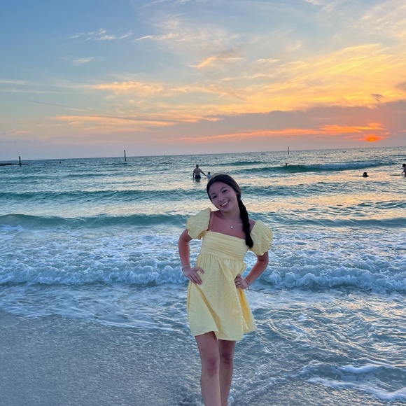 Meet your Posher, Danielle - Picture 1 of 1